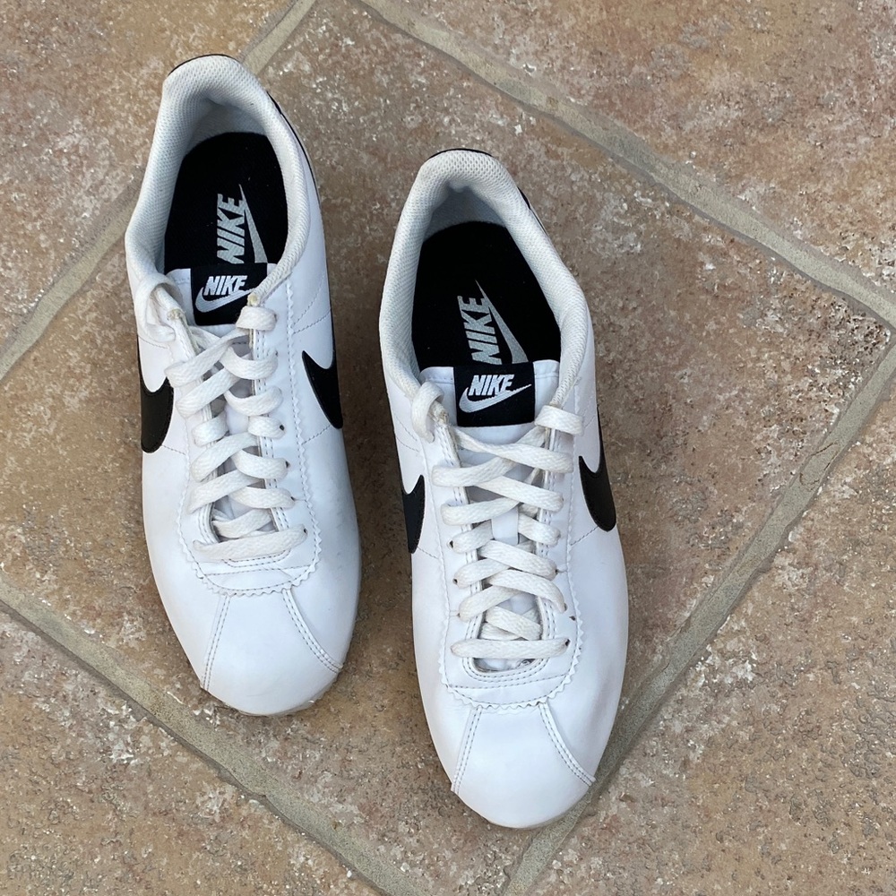 Nike Classic White and Black Trainers